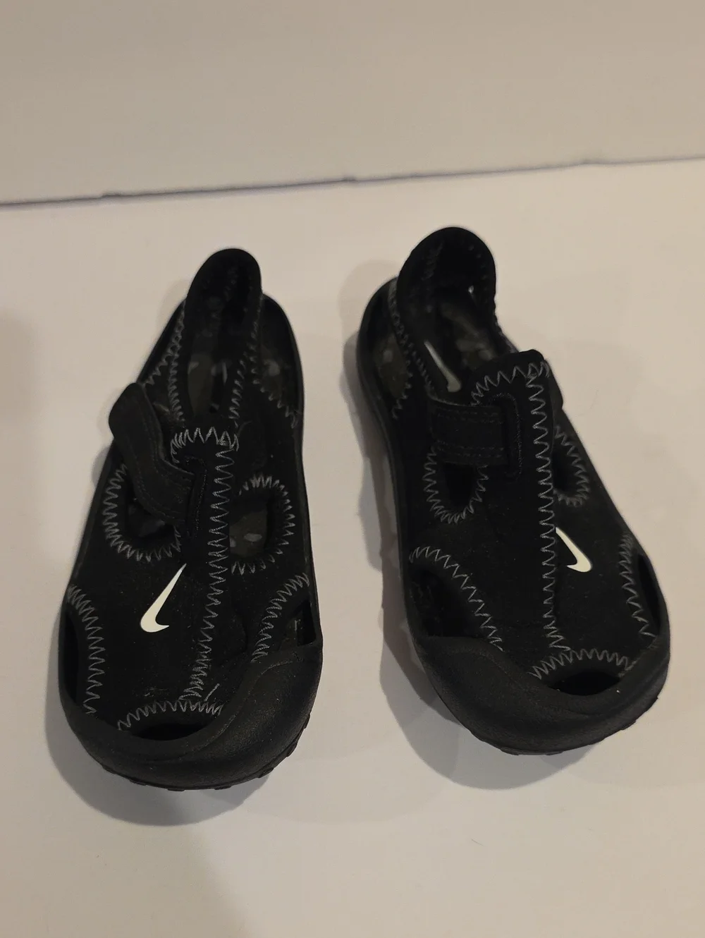 Nike kids infant baby sandals black and white infant size 8